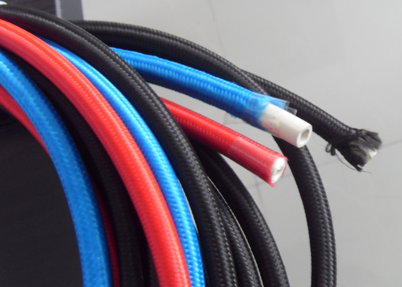 Outer Fiber Braided Rubber Air Hose , Black Retractable Air Hose