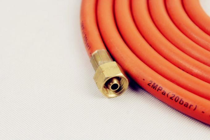 BS EN559 Orange Rubber LPG Gas Hose Assembly ID 6mm To 13mm Smooth Surface 1