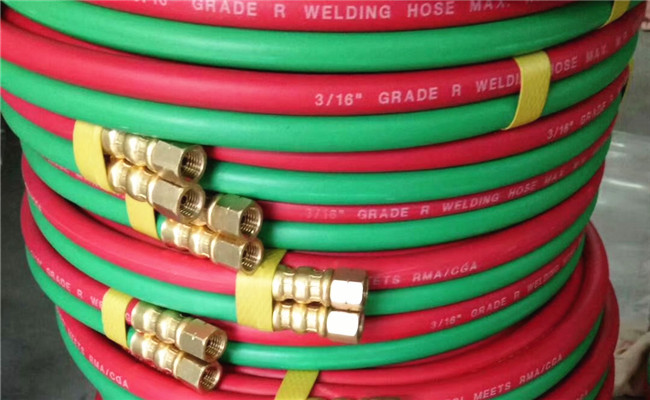 Grade R Red & Green 1/4'' x 25ft Rubber Twin Hose for Oxygen - Acetylene