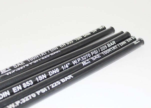 SAE100 R2 High Pressure Hydraulic Hose With Smooth Surface For Machinery Equipment